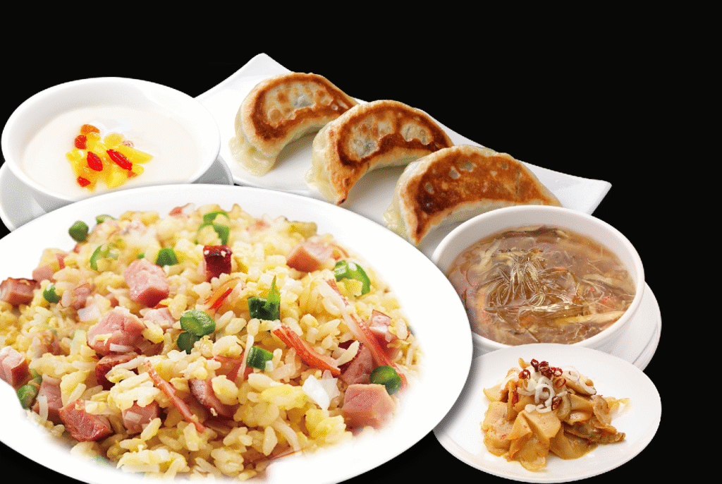 チャイナタウンの餃子レストランでは、デザートとメインコースをどのように組み合わせたらよいでしょうか?